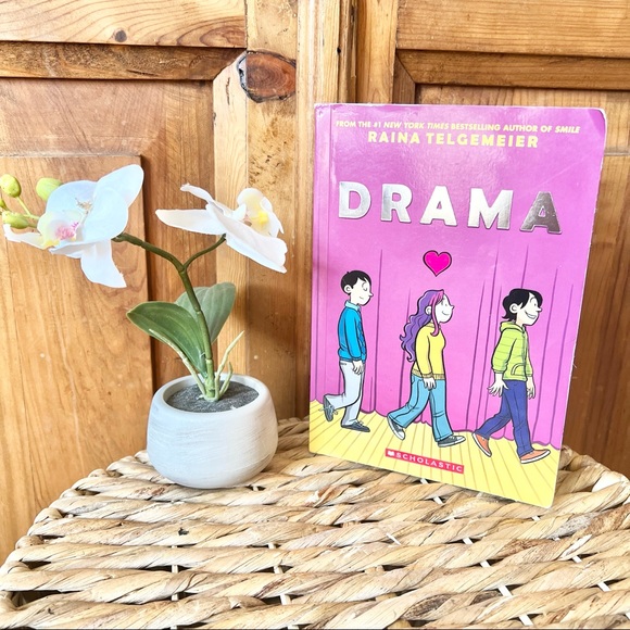 Tween Book Drama By Raina Telgemeier - Picture 1 of 5